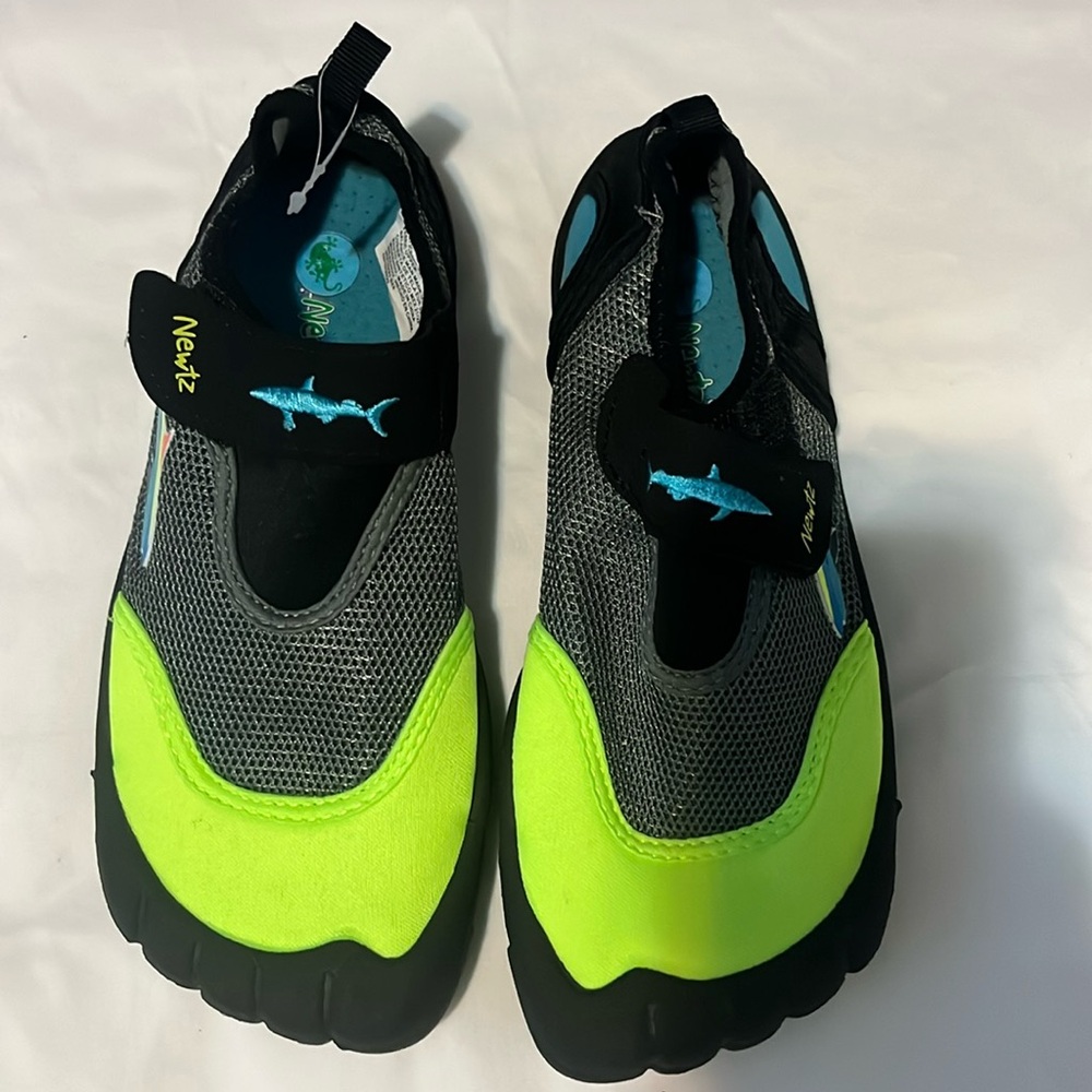 Newts water shoes nwot